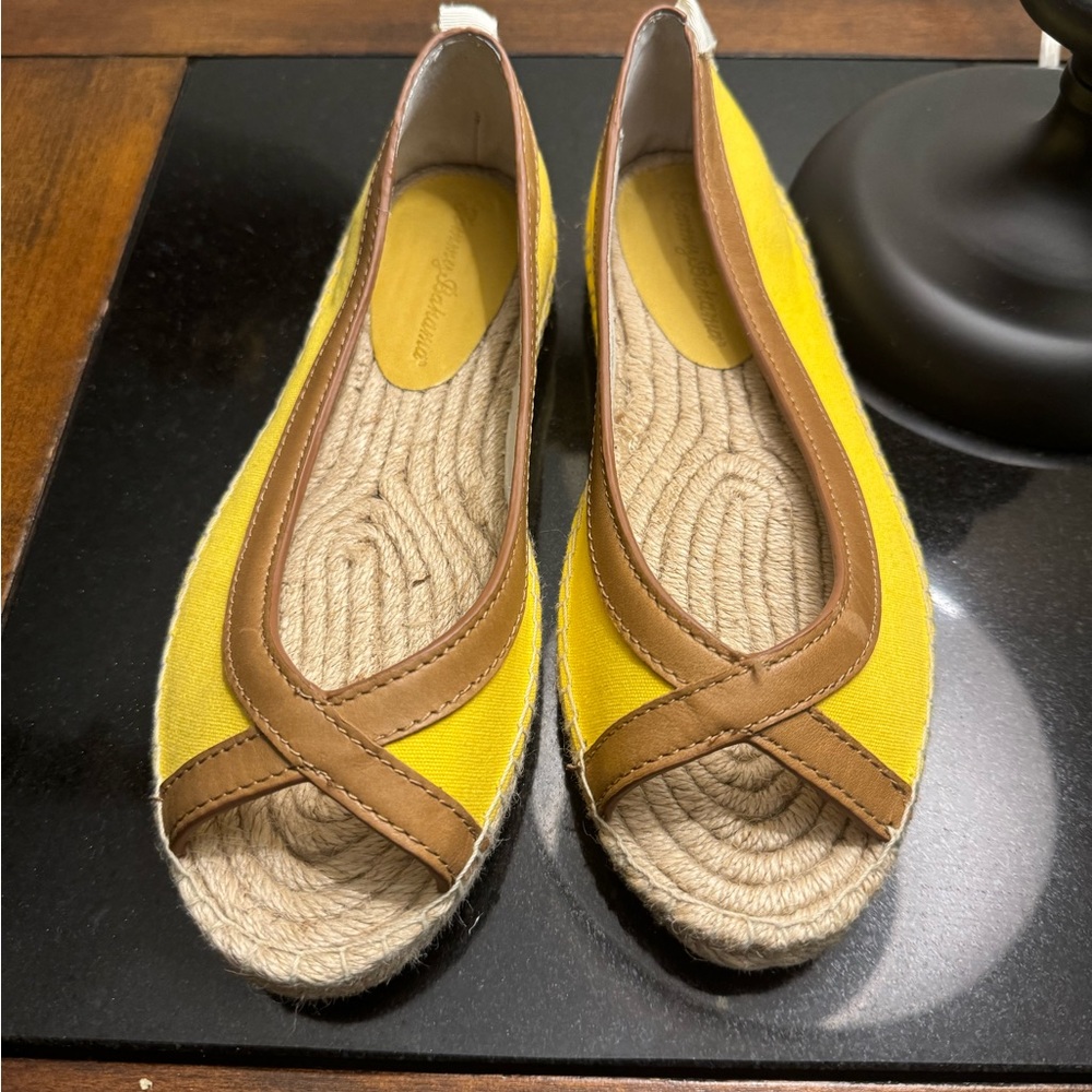 Tommy Bahama Violine open toe leather trim yellow flat espadrilles size 6.5